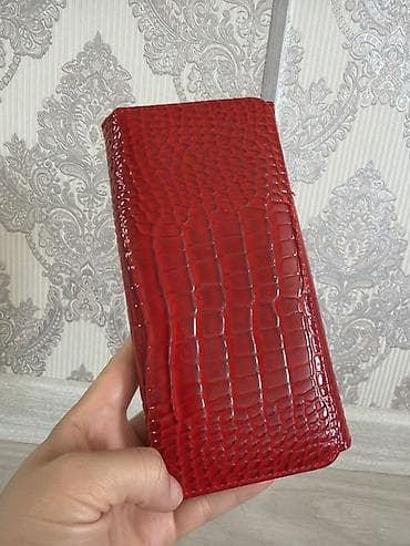 Женский кошелёк-клатч, красный, под крокодила - Материал: гладкая — 2
