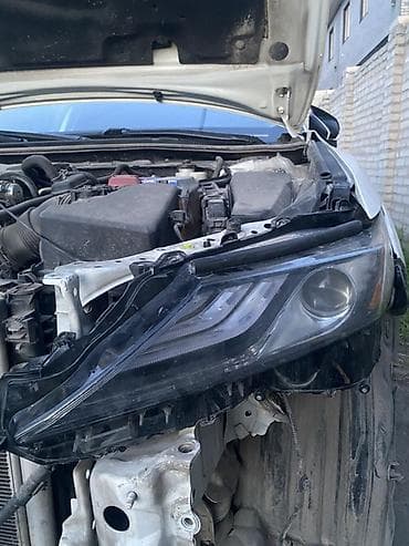 Автозапчасти: Передняя левая фара Toyota Оригинал — 1