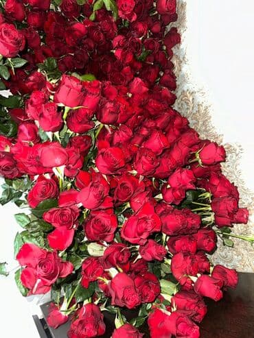 Букеты из красных роз - Классические красные розы с плотными