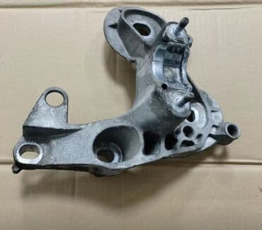 Ауди А6 С6 кронштейн мотора