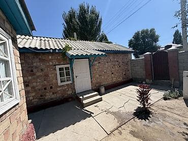 Продается домовладение с участком и капитальными постройками. -