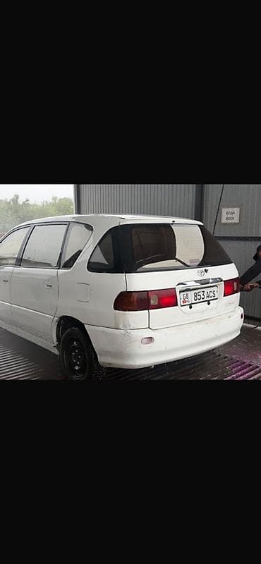 эвакуатор ивеко: Toyota Ipsum: 2001 г., Автомат, Минивэн — 1
