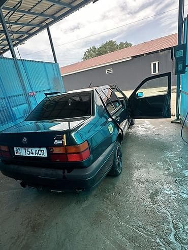 Транспорт: Volkswagen Vento: 1995 г., 1.8 л, Механика, Бензин, Седан — 4