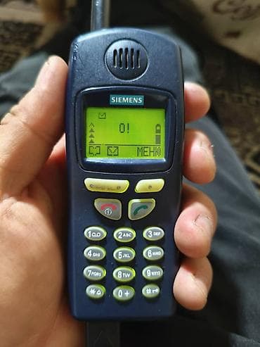 Siemens — классический мобильный телефон с монохромным подсвечиваемым