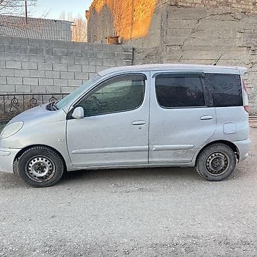 etari 700: Toyota Funcargo: 2003 г., Минивэн — 5