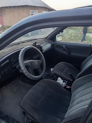 Продажа авто: Volkswagen Passat: 1993 г., Седан — 7