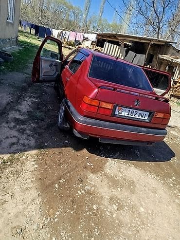 Volkswagen Vento: 1992 г., 1.8 л, Механика, Бензин, Седан at lalafo.kg Volkswagen Vento: 1992 г., 1.8 л, Механика, Бензин, Седан