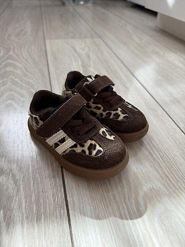 Детские кроссовки с леопардовым принтом 23 размер - Застежка: липучка