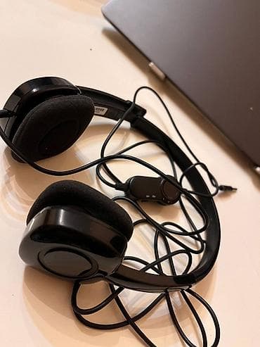 левый наушник: Продаю проводную гарнитуру Logitech с регулируемым оголовьем и мягкими — 2