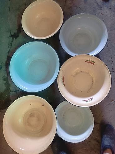 Большие по 1000 сом среднии по 800 сом, удобно для варенья