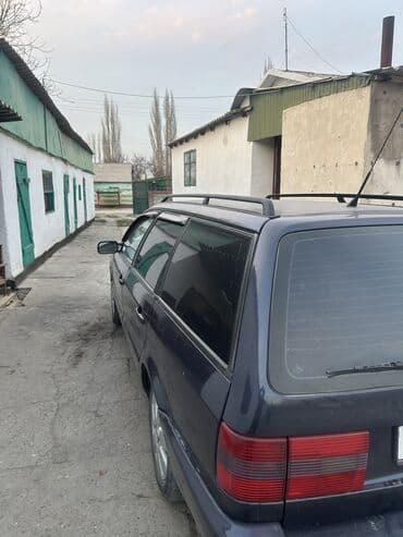 очень срочно продам авто: Продаю пассат б4 универсал темно‑синего цвета.год 1995 об 1.8 — 10