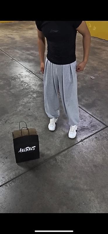 серые брюки: Свободные спортивные штаны AURUS

Размер S и М — 1