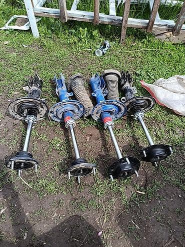 Комплект амортизаторов Toyota Б/у at lalafo.kg Комплект амортизаторов Toyota Б/у