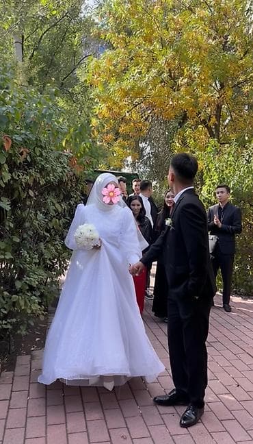 Свадебное платье, S, Мусульманское, Фатин, Пышное, Кыргызстан, Глиттер, Б/у