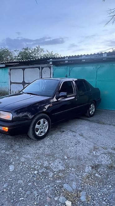 mazda 121: Volkswagen Vento: 1993 г., 1.8 л, Механика, Седан — 5