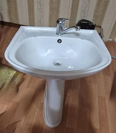 Үй жана бакча: Ванна үчүн раковина, Өзгөчөлүктөрү: Жылтырак, Сүйрү формасы, Материалы: Керамика — 2