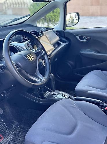 мтз 40: Honda Fit: 2008 г., 1.5 л, Автомат, Бензин, Хэтчбэк — 5