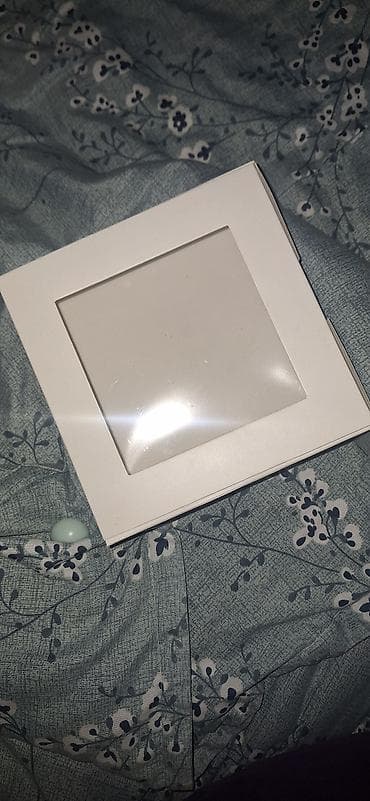 ящик: Белая картонная коробка с прозрачным окном 100шт - Материал: плотный — 2