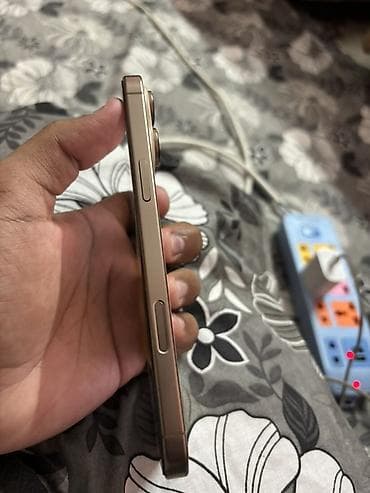 fold 4: IPhone 17 Pro Max, Б/у, 256 ГБ, Natural Titanium — 2