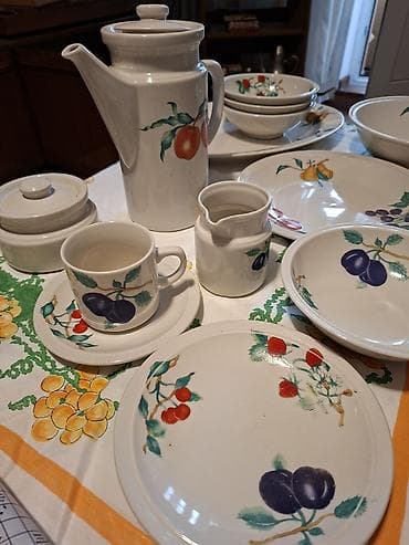 4 pot: Фарфоровый сервиз с фруктовым декором на 8 персон. Состав набора — 7