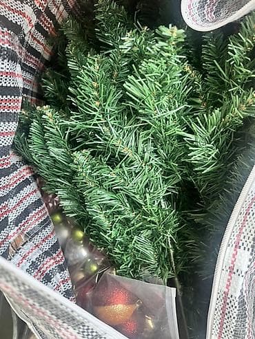 советская елка: Искусственная новогодняя ёлка с комплектом украшений. Продаем нашу — 1