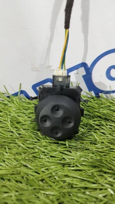 e35: Mercedes-Benz W212 E350 v-3.5 2010 год, блок подкачки левым сидением — 1