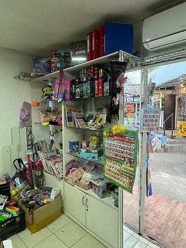 Соода жабдуулары: Торговая витрина/стеллаж с застеклёнными полками Описание: - — 2