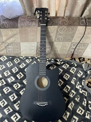 Акустическая гитара 38" (формат дредноут) с вырезом под высокие лады