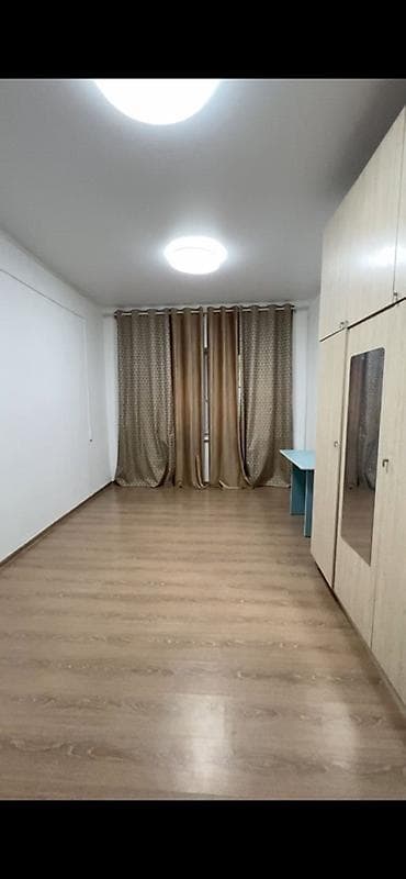 Продается квартира гостиничного типа Локация хорошая. Подходит для
