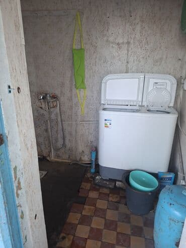 балыкчы жарнама: 4 комнаталуу жер уй берилет. Мебель быт техника жок. общий душ — 1