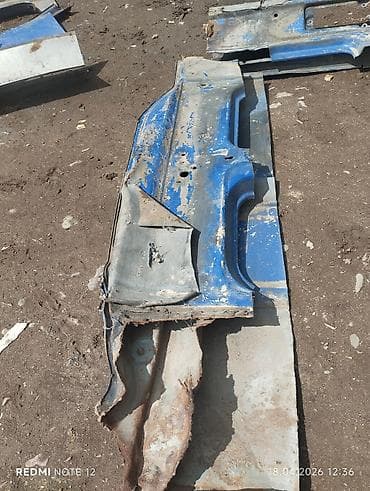 присеп лековой: Кузовные детали . задний стойки на спринтер правая част .#стойка — 7