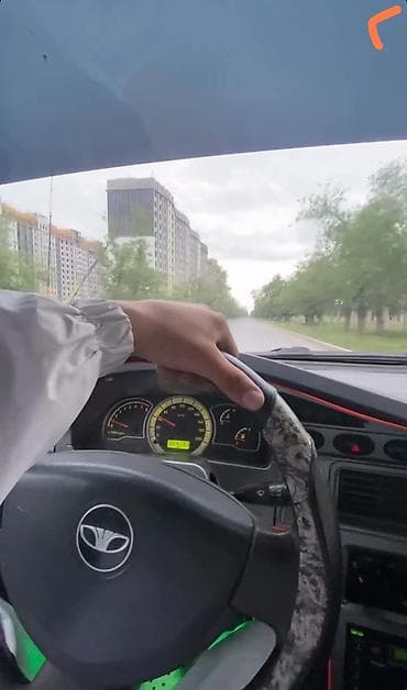 Унаа сатуу: Daewoo Nexia: 2010 г., 1.6 л, Кол менен иштөөчү, Седан — 4