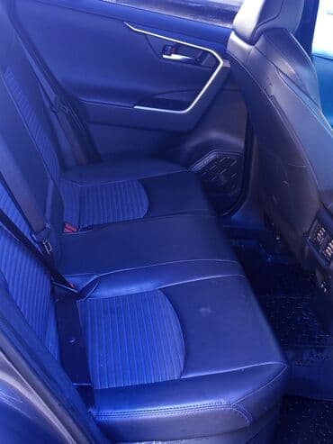 Toyota RAV4: 2019 г., 2.5 л, Автомат, Гибрид, Кроссовер