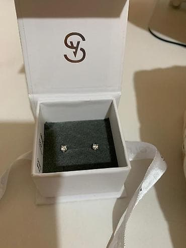 Серёжки-гвоздики SOKOLOV с бриллиантами Продается золотые серьги с