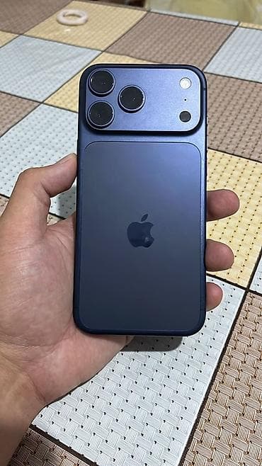 арт фото: IPhone 17 Pro Max, Б/у, 256 ГБ, Синий, Чехол, 94 % — 1