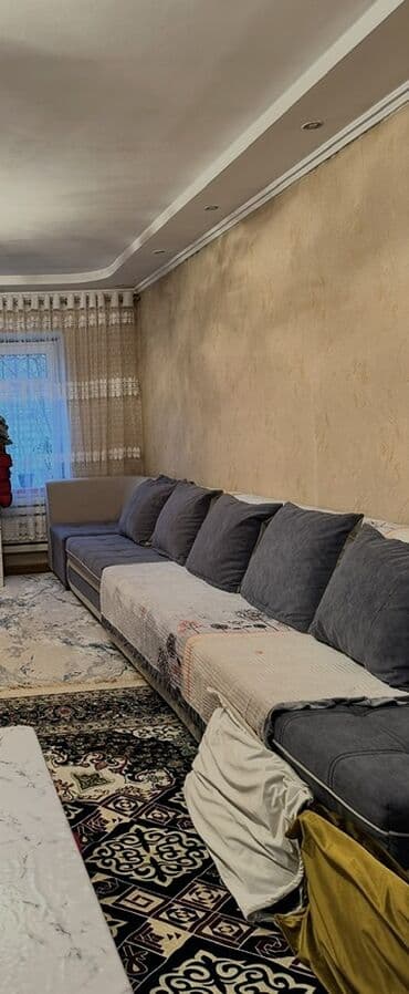 Ашкана бурчтары: Бурчу бар диван, Кутулар менен, Үч кишилик — 5