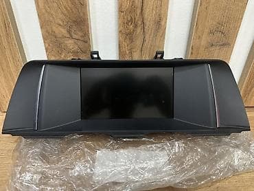 Штатный дисплей головного устройства (монитор мультимедийной системы)