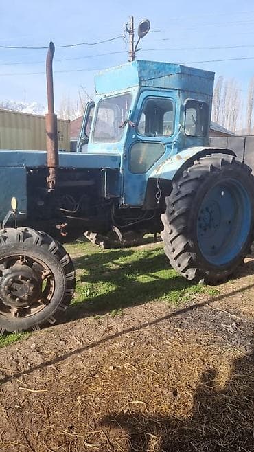 передок на трактор: Б/у. Трактор с комплектом навесного оборудования Описание: - Колёсный — 1