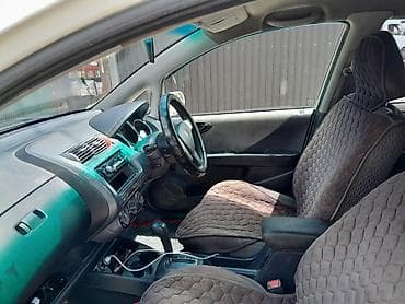 Продажа авто: Honda Fit: 2002 г., Автомат, Хэтчбэк — 2