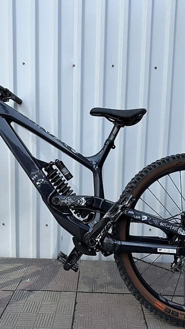 Велосипеддер: 2023 YT Tues Core 2 Wheel Size 27.5" Вилка RockShox BoXXer Select — 4