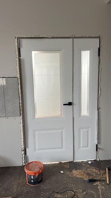 добор дверей: Межкомнатные двери в классическом стиле, белые. Комплектация и — 4