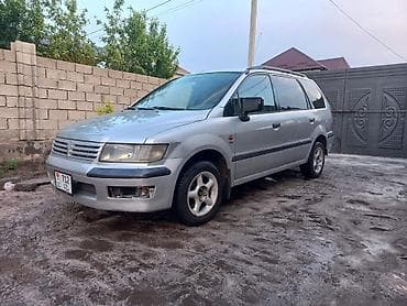 Mitsubishi Space Wagon: 2000 г., 2.4 л, Механика, Бензин, Минивэн