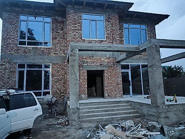 арка дома: Продается двухэтажный кирпичный дом с плоскими фасадами и большими — 3