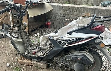 колонки 15: Тип скутера 200 куб. см, Бензин — 4