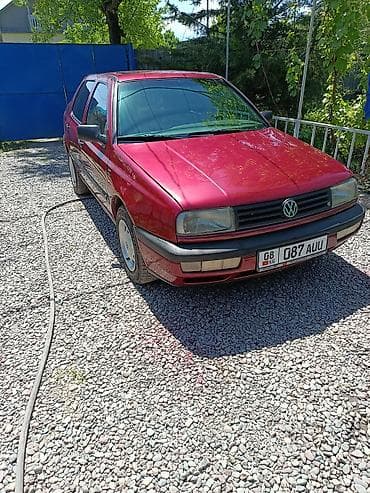 Volkswagen Vento: 1992 г., 1.8 л, Механика, Бензин, Седан