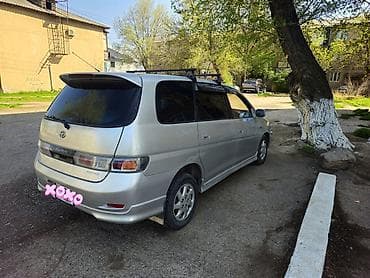 Toyota Gaia: 2000 г., 2 л, Автомат, Бензин, Минивэн