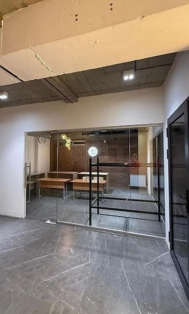 red centr: Аренда офисов, 200 м², В жилом комплексе, 1 линия, С отдельной кухней, С отдельным входом — 1