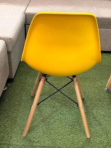 small table: Пластиковый стул, Новый, цвет - Желтый — 2