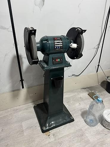 Двухсторонний точильный станок на тумбе Основные характеристики: -