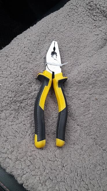 Комбинированные плоскогубцы с обжимом и кусачками - Универсальный at lalafo.kg Комбинированные плоскогубцы с обжимом и кусачками - Универсальный